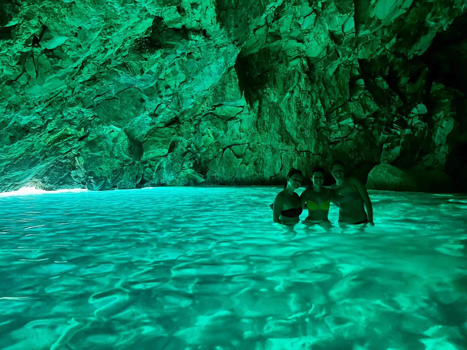 Gallery image for Grama Bay & Blue Gem Cave Speedboat